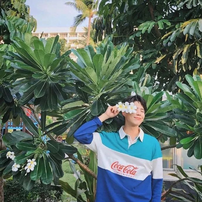 643501ddgy1gyj2fku9cgj20rs0ru0zt