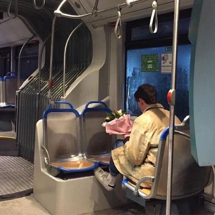 643501ddgy1gyj2fkusg6j20u00u0juv